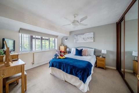 Kalana Stoke Road, Bishops Cleeve, Cheltenham, GL52 8XT