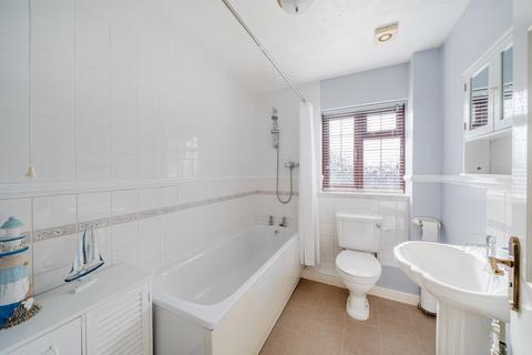 Kalana Stoke Road, Bishops Cleeve, Cheltenham, GL52 8XT