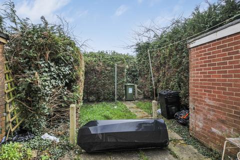 34 Rayners Close, Colnbrook, Slough, SL3 0LH