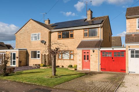 3 bedroom semi-detached house for sale, Oak Gardens, Tewkesbury GL20