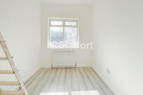 undefined, Howards Road, London E13