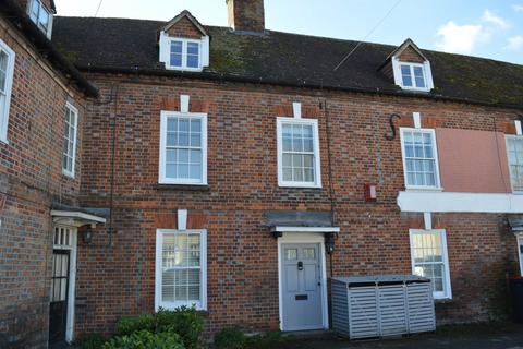 3 bedroom terraced house to rent, Faulkner Square, Hungerford