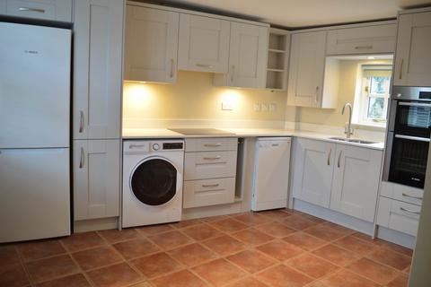 3 bedroom terraced house to rent, Faulkner Square, Hungerford