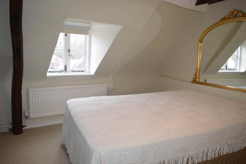 3 bedroom terraced house to rent, Faulkner Square, Hungerford