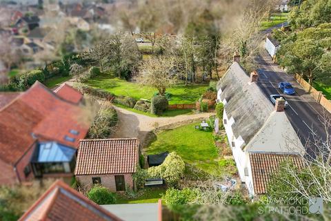 4 bedroom detached house for sale, Newmarket Road, Cringleford