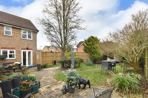 16 Toronto Drive, Smallfield, Horley, RH6 9RB