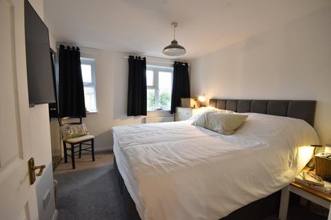 16 Toronto Drive, Smallfield, Horley, RH6 9RB