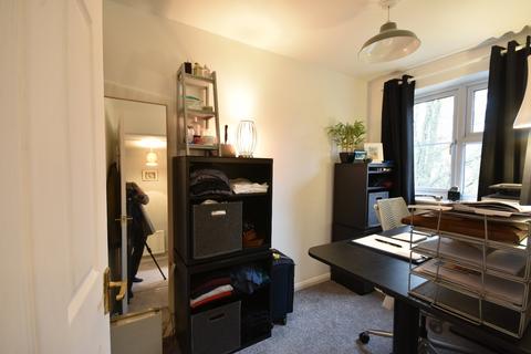 16 Toronto Drive, Smallfield, Horley, RH6 9RB