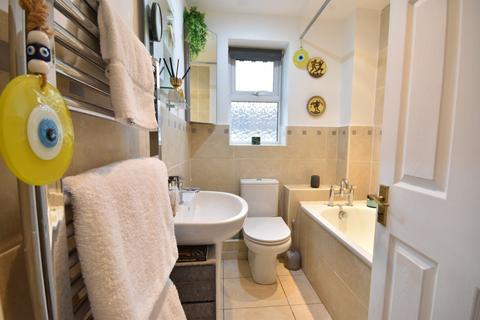 16 Toronto Drive, Smallfield, Horley, RH6 9RB