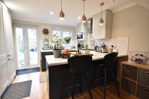 16 Toronto Drive, Smallfield, Horley, RH6 9RB
