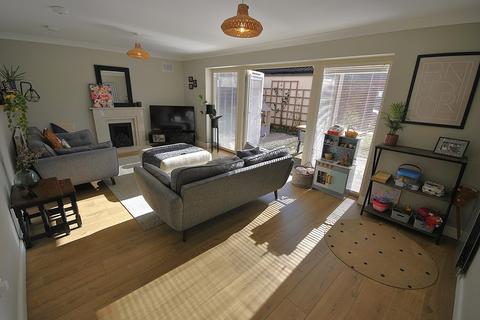 10 Briars Fold, Blaxton, Doncaster, DN9 3FF