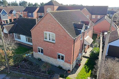 10 Briars Fold, Blaxton, Doncaster, DN9 3FF