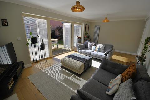 10 Briars Fold, Blaxton, Doncaster, DN9 3FF