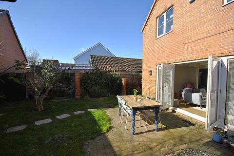 10 Briars Fold, Blaxton, Doncaster, DN9 3FF