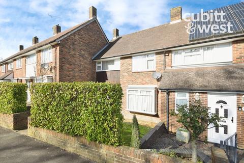 3 bedroom terraced house to rent, Southgate Drive, Crawley, RH10