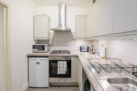 2 bedroom flat to rent, Kingswood Road, Clapham Park, London, SW2