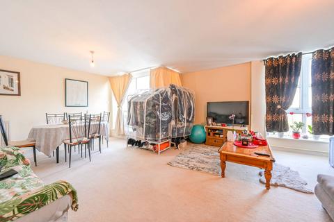 2 bedroom flat for sale, Barrier Point, Royal Docks, London, E16