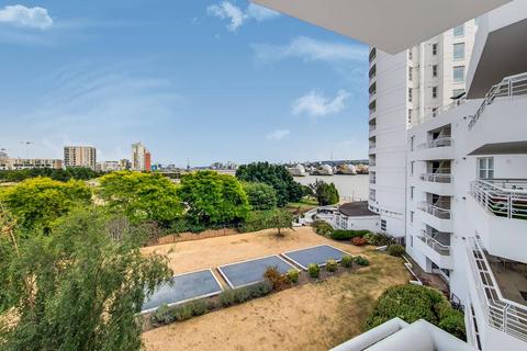 2 bedroom flat for sale, Barrier Point, Royal Docks, London, E16