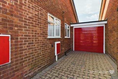 2 bedroom bungalow for sale, Halcyon Way, Burton-on-Trent