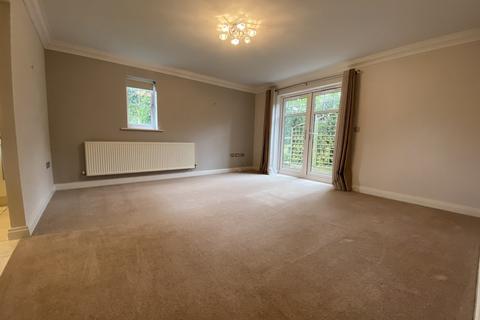 2 bedroom ground floor flat to rent, Oak Court, Solihull B91