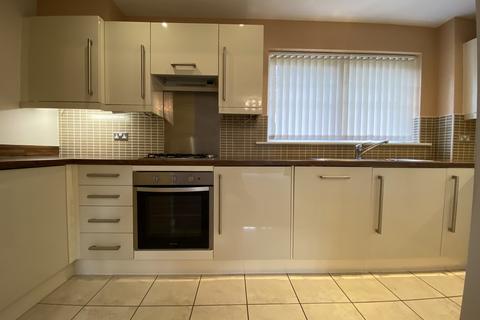 2 bedroom ground floor flat to rent, Oak Court, Solihull B91