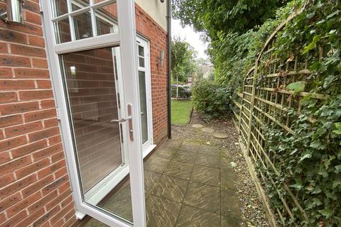 2 bedroom ground floor flat to rent, Oak Court, Solihull B91