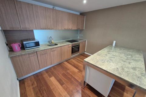 2 bedroom apartment to rent, Beetham Tower, Birmingham B1