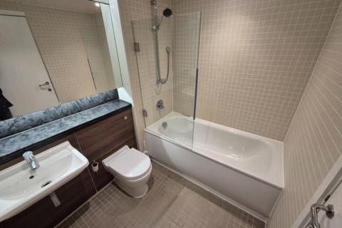 2 bedroom apartment to rent, Beetham Tower, Birmingham B1