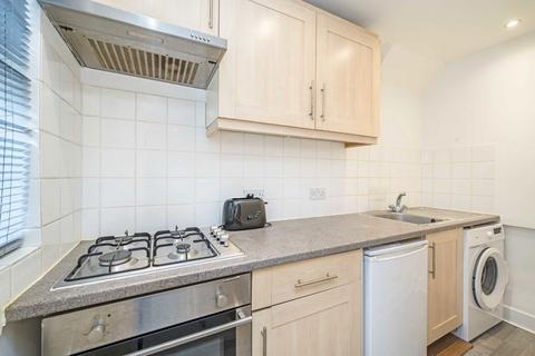 Studio to rent, Uxbridge Road, London W7