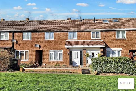 3 bedroom terraced house to rent, Queens Road, North Weald