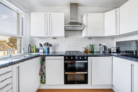 2 bedroom flat to rent, Percy Road, London