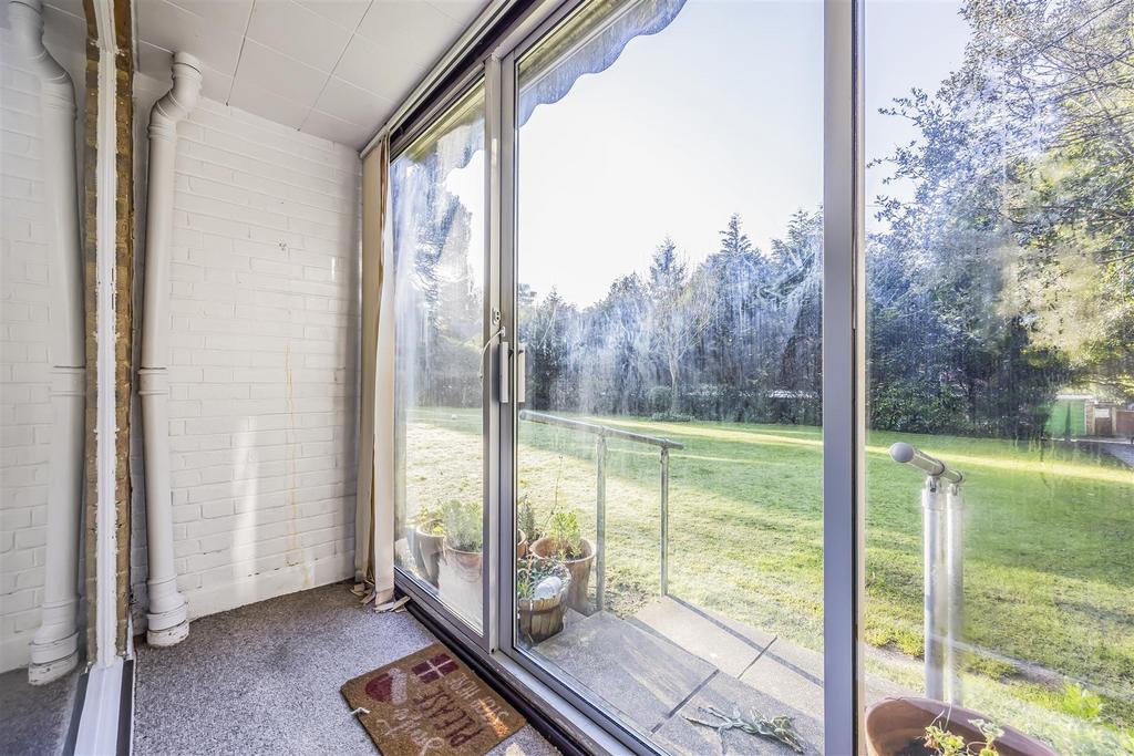 16 Woodlands, 32 Lindsay Road, Poole-Portico Market