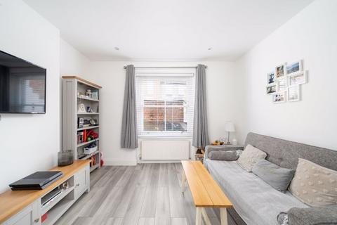 1 bedroom ground floor flat for sale, Gayford Road, W12