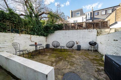 1 bedroom ground floor flat for sale, Gayford Road, W12