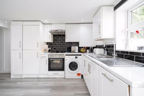 1 bedroom ground floor flat for sale, Gayford Road, W12