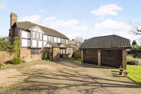 4 bedroom detached house to rent, Ensign Close, West Purley