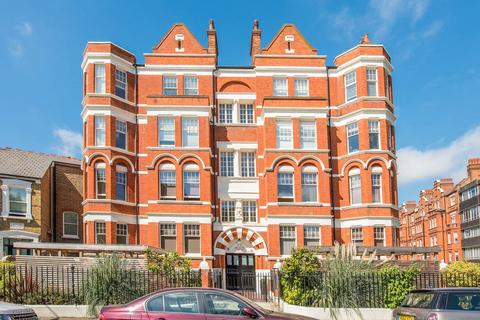 undefined, Hamlet Gardens, Ravenscourt Park, London, W6