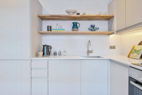 3 bedroom flat to rent, Hamlet Gardens, Ravenscourt Park, London, W6