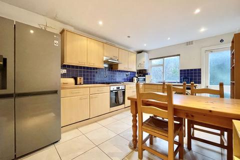 4 bedroom apartment to rent, West Bank, N16