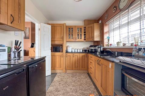 undefined, Village Way, 8 NG24