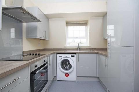 2 bedroom flat to rent, Howard Close, Waltham Abbey