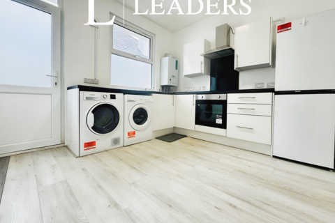 1 bedroom in a house share to rent, Priory Crescent