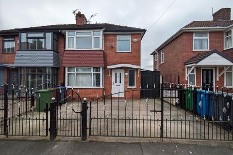 3 bedroom semi-detached house to rent, Claife Avenue, Manchester