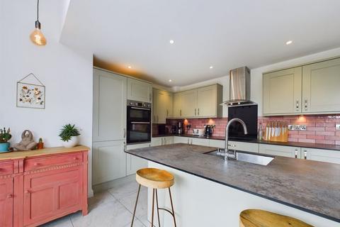 2 Badger Close, Langport, TA10 9FJ