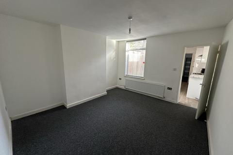 3 bedroom terraced house to rent, Sedgwick Street, NG16