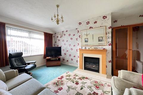 2 bedroom bungalow for sale, Garden Way, Longlevens, Gloucester, GL2 9JL