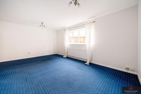 2 bedroom flat for sale, Kingsmead House, Thirkleby Close, Slough, SL1