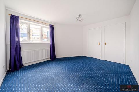 2 bedroom flat for sale, Kingsmead House, Thirkleby Close, Slough, SL1