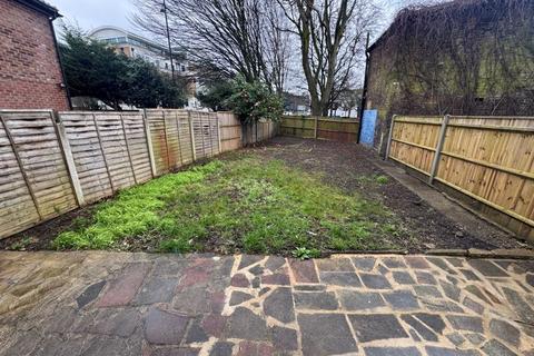 5 Lynch Close, Uxbridge, UB8 2TG