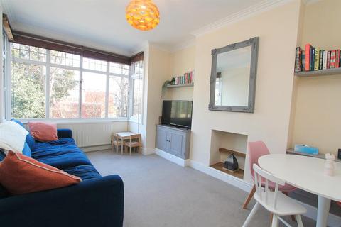 2 bedroom flat for sale, Cotswold Road, Sutton SM2